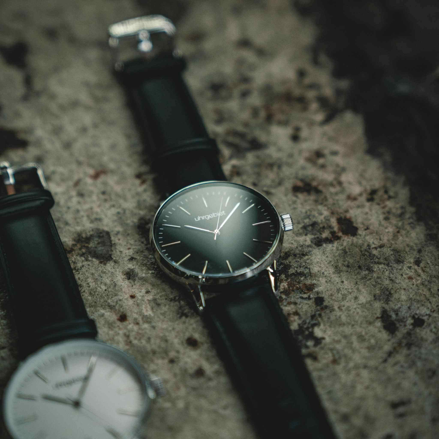 Leather strap men’s watches – elegant and comfortable timepieces at Fineoclock